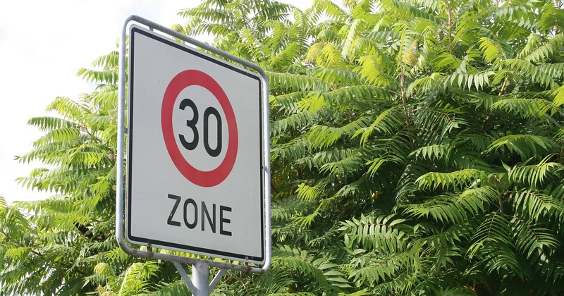What is the 30/30 rule for minimalists?