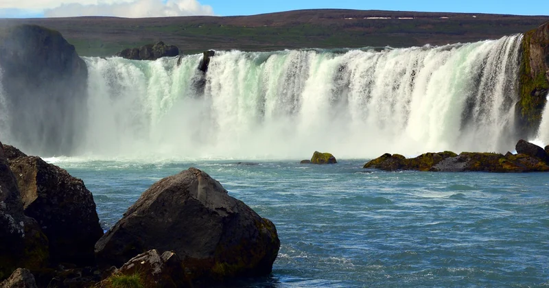 What are 5 advantages of hydropower energy?